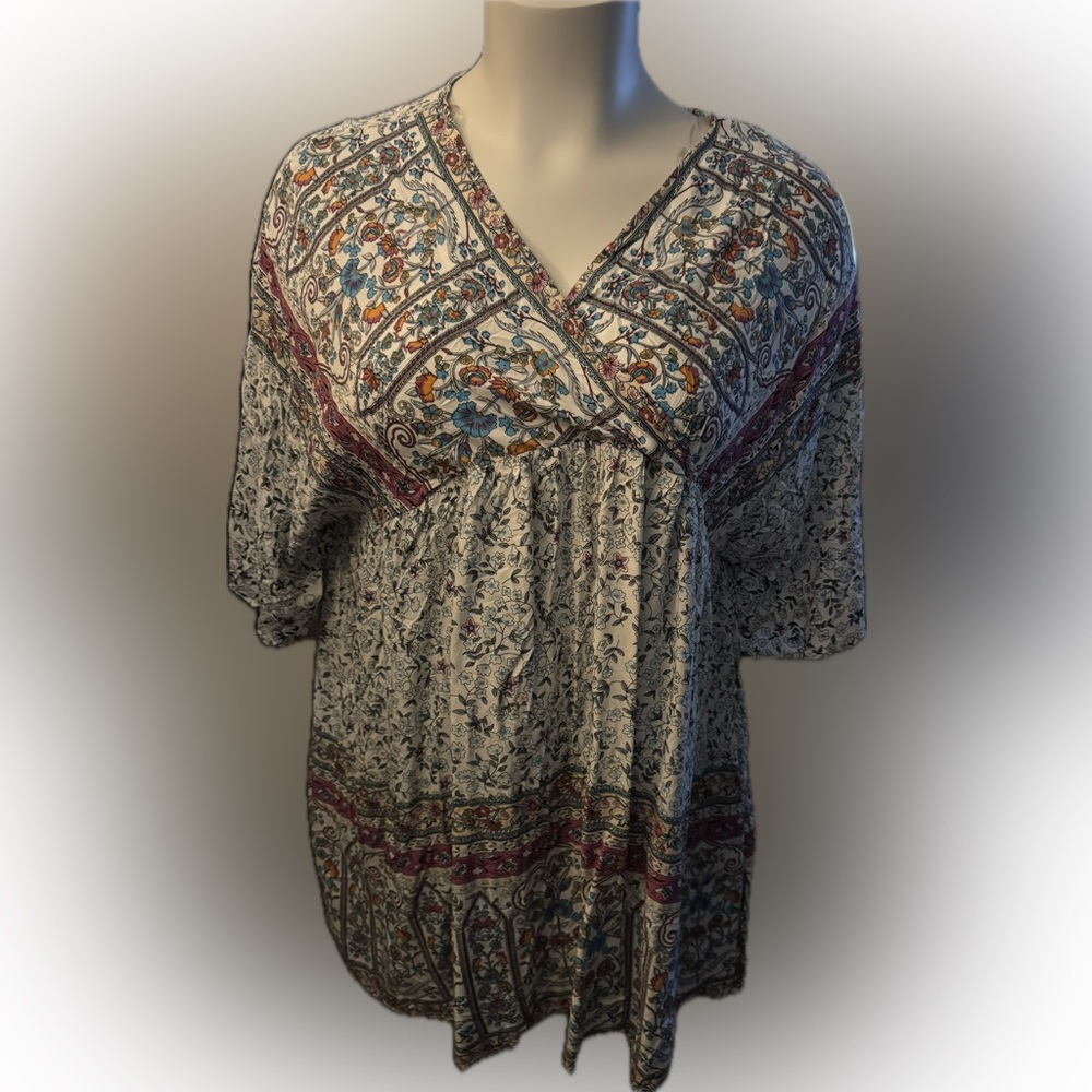 Hayden Multicolor V-Neck Blouse no tag but never worn. Lots of room